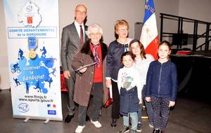 11 janvier 2020 : Remise d'une médaille et du trophée du bénévolat à Atur