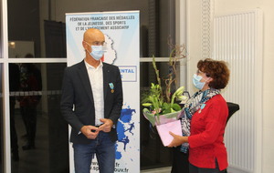 Remise de médaille à Mme Liliane FOCHETTI Trésorière du Comité départemental de gymnastique