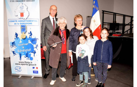 11 janvier 2020 : Remise d'une médaille et du trophée du bénévolat à Atur