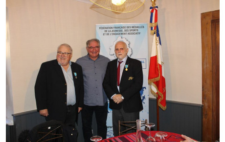 Périgueux -  remise de médailles à trois membres de la Société de tir du Périgord.