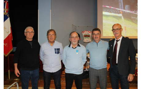 Assemblée générale cyclo club périgourdin Dordogne : remise médaille ministérielle